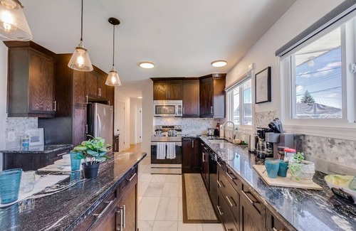 Edmonton Apartment | Jody - 3 Bedrooms, Large Kitchen, BBQ, Garage!