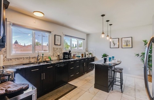 Edmonton Apartment | Jody - 3 Bedrooms, Large Kitchen, BBQ, Garage!