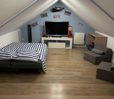Gonnetot Apartment | Joe bar stud