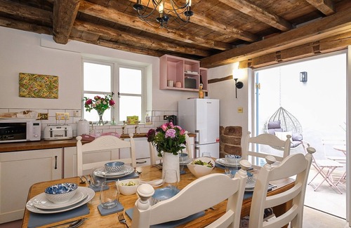 Bridgnorth Cottage | Joe's Cottage - a holiday let that sleeps 6 guests in 3 bedrooms