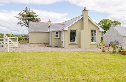Ardara Cottage | JOE'S COTTAGE, family friendly in Ardara, County Donegal