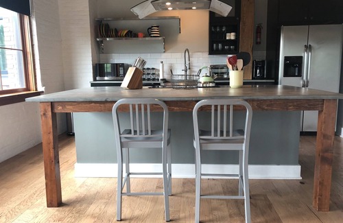 Downtown Rochester Apartment | JOEY'S PLACE - A MODERN SOPHISTICATED INDUSTRIAL OPEN SPACE LOFT