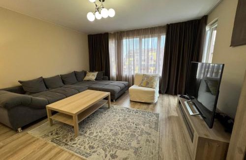 rayon Triaditsa Apartment | Johannesburg Spacious Family apt w Free Parking and Playground