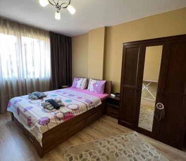 rayon Triaditsa Apartment | Johannesburg Spacious Family apt w Free Parking and Playground