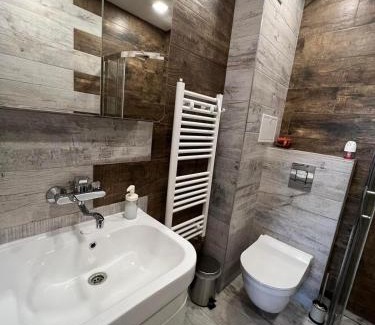 rayon Triaditsa Apartment | Johannesburg Spacious Family apt w Free Parking and Playground