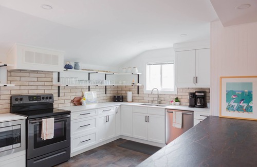 Wellington House | John Alvin's Wellington: 4BDRM with Hot Tub