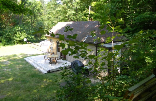 Lake Michigan Beach Cottage | John Cozy Cottage, Sleeps Four