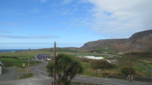 Glencolmcille Hotel | John Eoinìn's Bar and accommodation