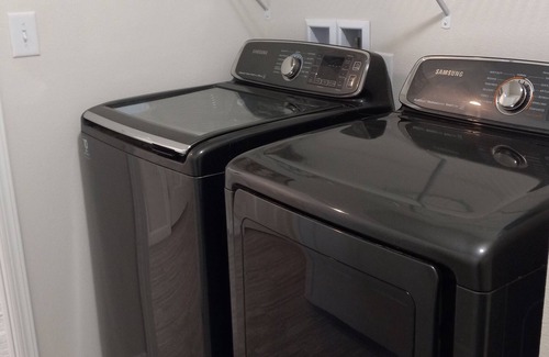 Drake House | Johnny Lo's Garage. Brand new comfy home. 420 friendly / monthly rates available