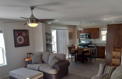 Drake House | Johnny Lo's Garage. Brand new comfy home. 420 friendly / monthly rates available