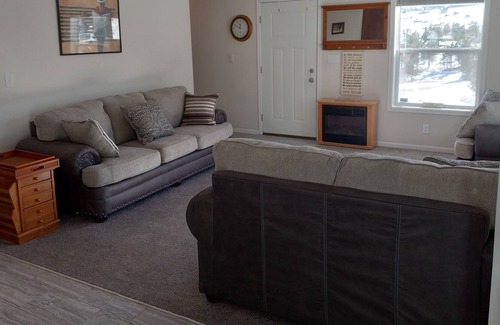 Drake House | Johnny Lo's Garage. Brand new comfy home. 420 friendly / monthly rates available
