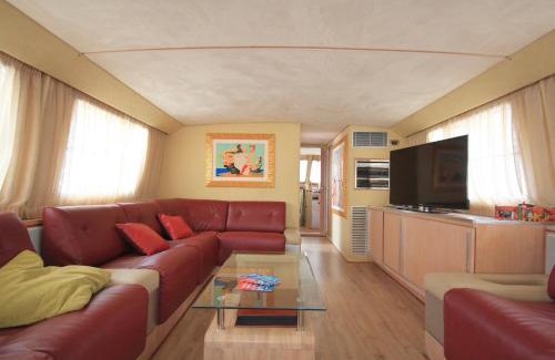 Madliena Boat Rental | Johnny M Yacht