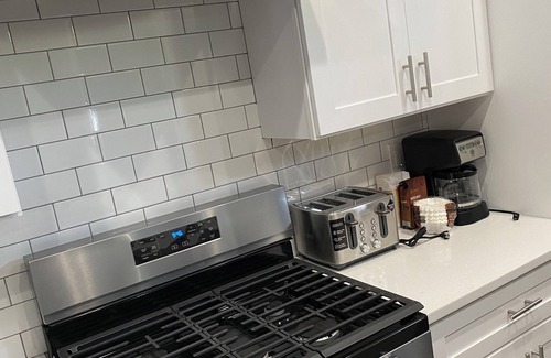 Greektown House | John’s Hopkins Downtown free parking 3 bedroom 3 bth sleeps 8 rooftop deck