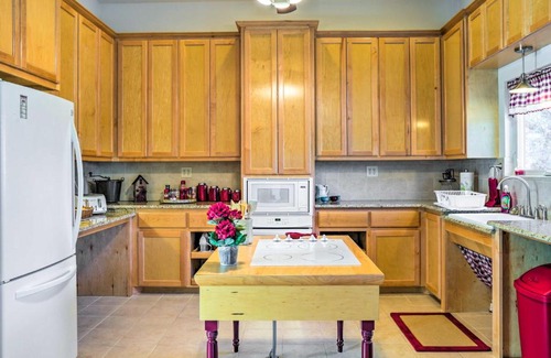 Johnson City House | Johnson City Home with Hot Tub - Close to Wineries!