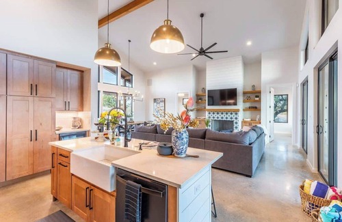 Johnson City House | Johnson City Limits Home