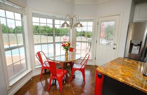 Johnson City House | Johnson City+Pool=Fall FUN! Enjoy the TX Hill County, Wineries & Exotic Zoo!