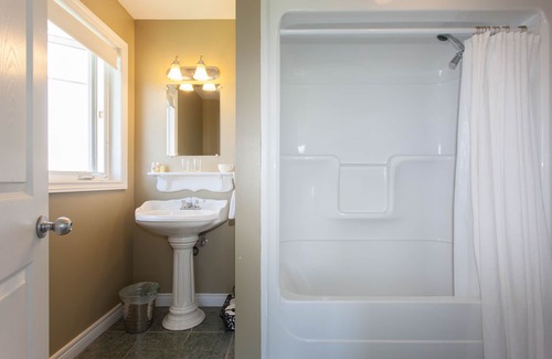 Hermanville Hotel | Johnson Shore Inn