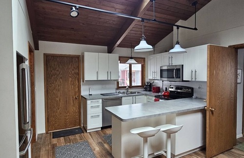 La Pointe Cabin | Johnston`s Golf Cottage - Madeline Island Golf Retreat Close to Town