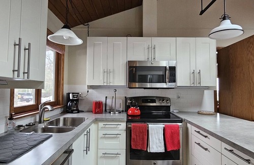 La Pointe Cabin | Johnston`s Golf Cottage - Madeline Island Golf Retreat Close to Town
