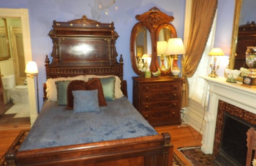 Keokuk Bed & Breakfast | Johnstone Mansion