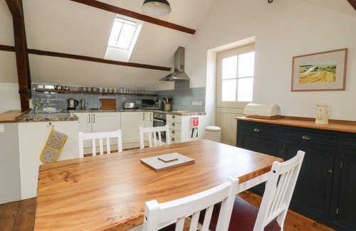 Storwood Cottage | JOINERS COTTAGE, family friendly, with open fire in Seaton Ross