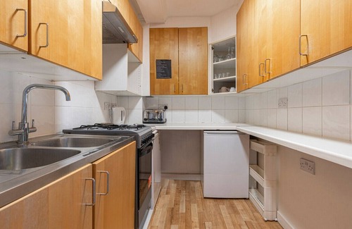 Kilburn Apartment | JOIVY Bright apt in West Hampstead