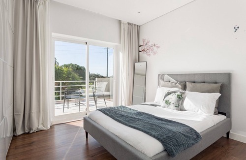 Santo Estevao Villa | JOIVY Exquisite tranquil villa w/pool