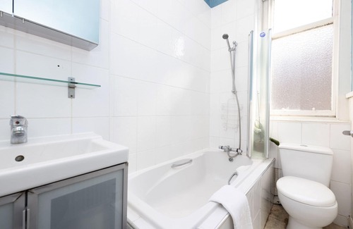 Morningside Apartment | JOIVY Gorgeous 1-bed flat with a shared garden