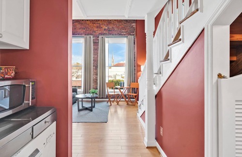 Wilmington Historic District Hotel | JoJo's Jewel on Front! Perfect location in the Heart of Downtown!