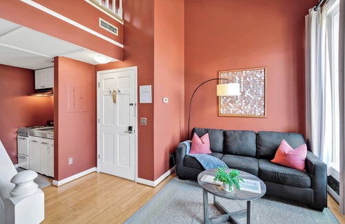 Wilmington Historic District Hotel | JoJo's Jewel on Front! Perfect location in the Heart of Downtown!