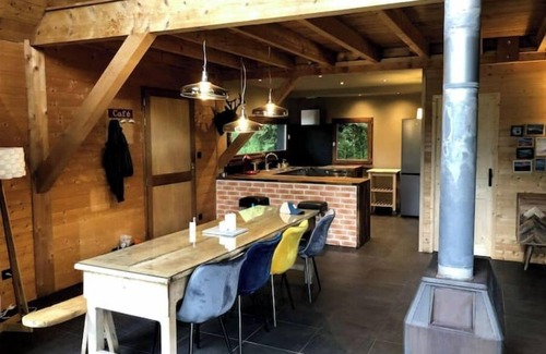 Saint-Jacques-des-Blats Ski Chalet | Joli Chalet Face au Plomb du Cantal