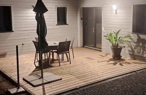 Senille Apartment | Joli chalet contemporain, calme et verdure.