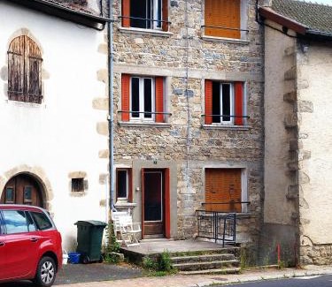 Saint-Amant-Roche-Savine House | Jolie maison de bourg tout équipée 10km d'Ambert