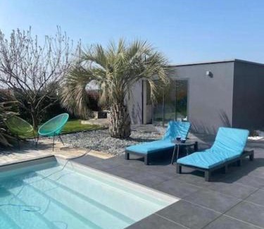 La Guerche-de-Bretagne Villa | Jolie maison avec piscine et Spa