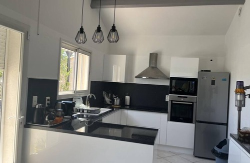 Perols House | Jolie Maison Avec Piscine et Hamam Proche des Plages