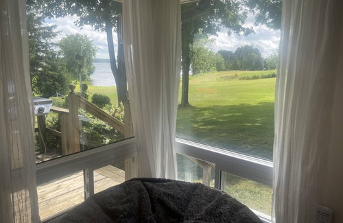 Bobcaygeon Cottage | Jolie Maison Bobcaygeon - Luxurious 4 Bed 2 Bath Waterfront Cottage