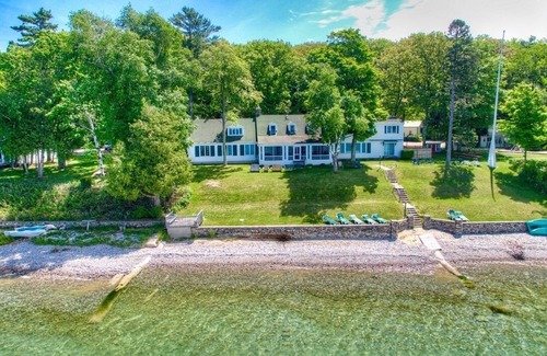 Lake Leelanau Condo | JOLLI-LODGE~Beach Resort in Leland