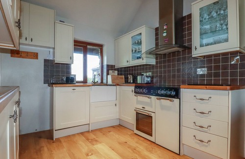 Fivelanes Cottage | JOLLS GROUND BARN, pet friendly, with open fire in Five Lanes