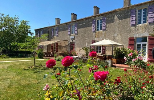 Le Bernard Bed & Breakfast | Jolly Château - private room "Chambre des oiseaux"