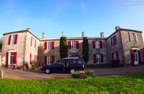 Le Bernard Bed & Breakfast | Jolly Château - private room "Chambre des oiseaux"