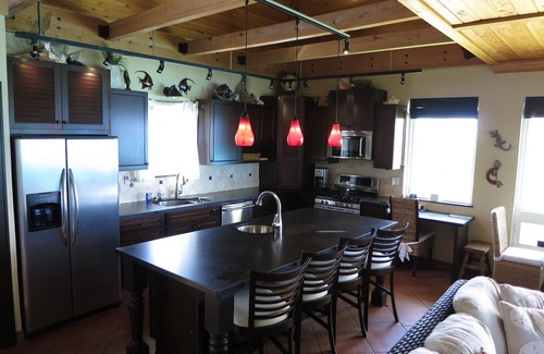 North Palmetto Point House | Jolly Mon - True Pink Sand Beach - Generator, Cistern, Purified Water & Ice