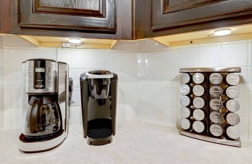 Milwood House | 'Jollyville Jewel' Pet-friendly, w/yard, work space, near Domain