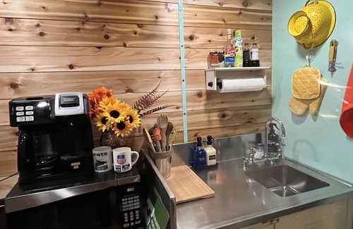 Sandpoint House | Jon Henry’s Loosey Caboosey! Military discounts and pet friendly caboose