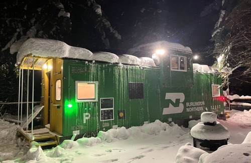 Sandpoint House | Jon Henry’s Loosey Caboosey! Military discounts and pet friendly caboose