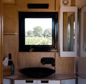 Rutherglen House | Jones Winery Tiny House on the Vineyard, Rutherglen - Off Grid