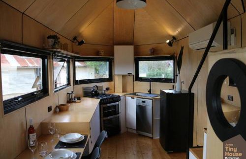 Rutherglen House | Jones Winery Tiny House on the Vineyard, Rutherglen - Off Grid