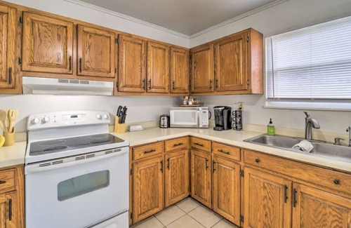 Jonesborough House | Jonesborough Country Feel close to everything in Johnson City! Mountain Views!