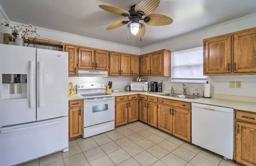 Jonesborough House | Jonesborough Country Feel close to everything in Johnson City! Mountain Views!