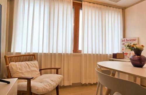 Sungin-dong Apartment | Jongno Perfect Family Accommodation ,Convenient transportation,Free luggage storage