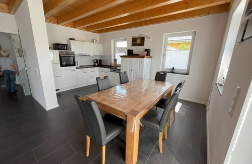 Kumbdchen House | Jonis-Ferienhaus - Cottage, shower or bath, toilet, 3 bedrooms